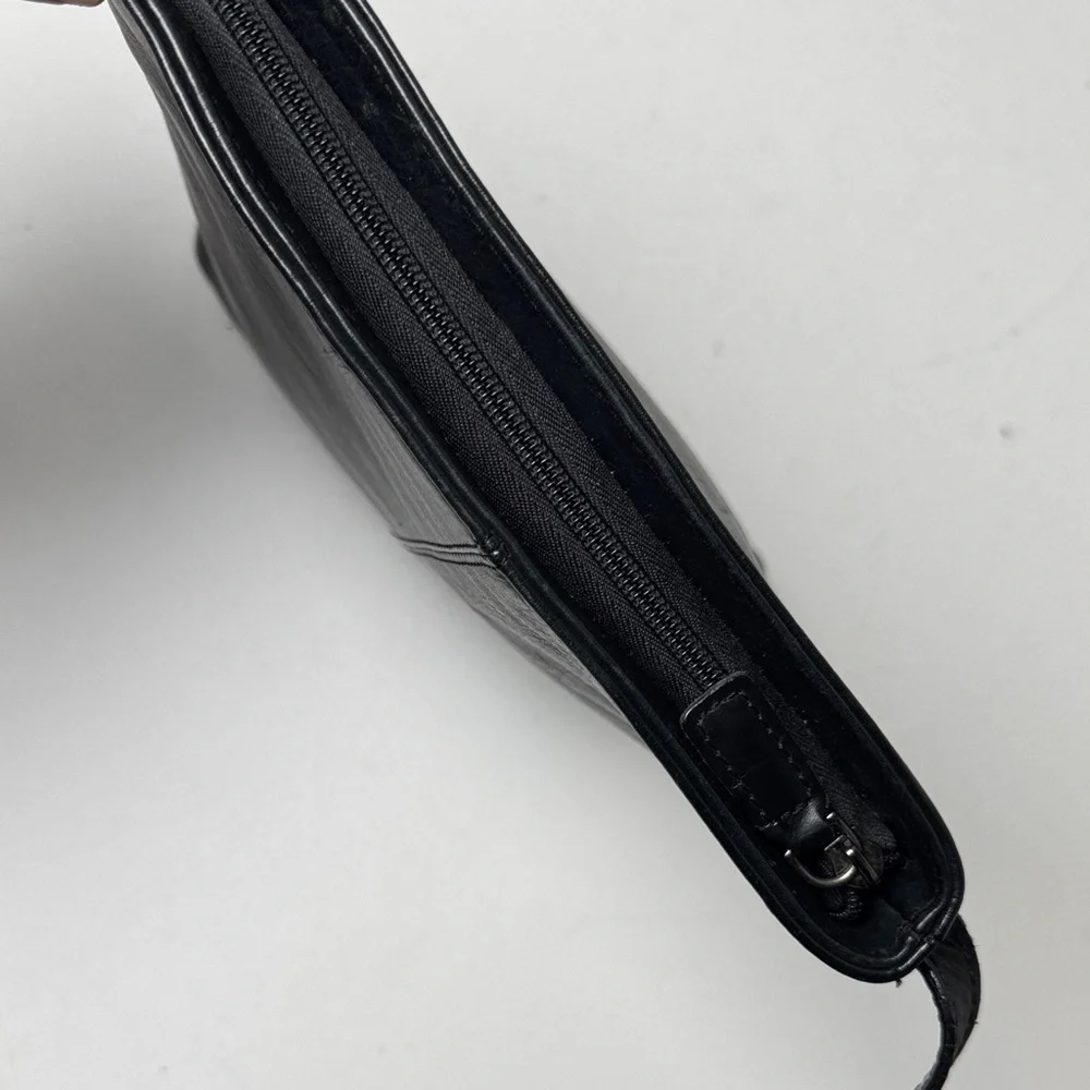 TANO Vintage 90s Minimal Sleek Black Pebble Leather Adjustable Crossbody Bag - Picture 14 of 16